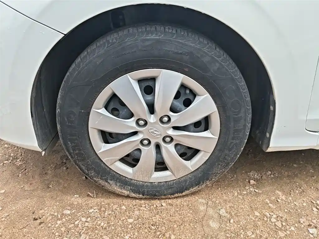Hyundai Verna — фото 23