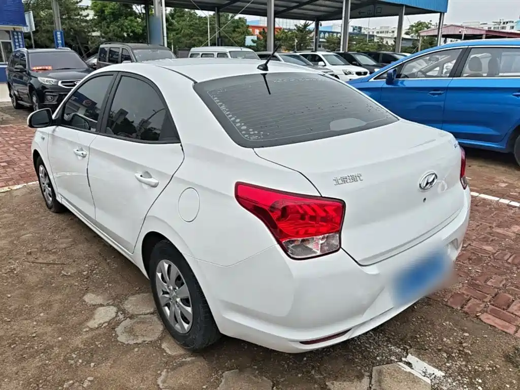 Hyundai Verna — фото 5