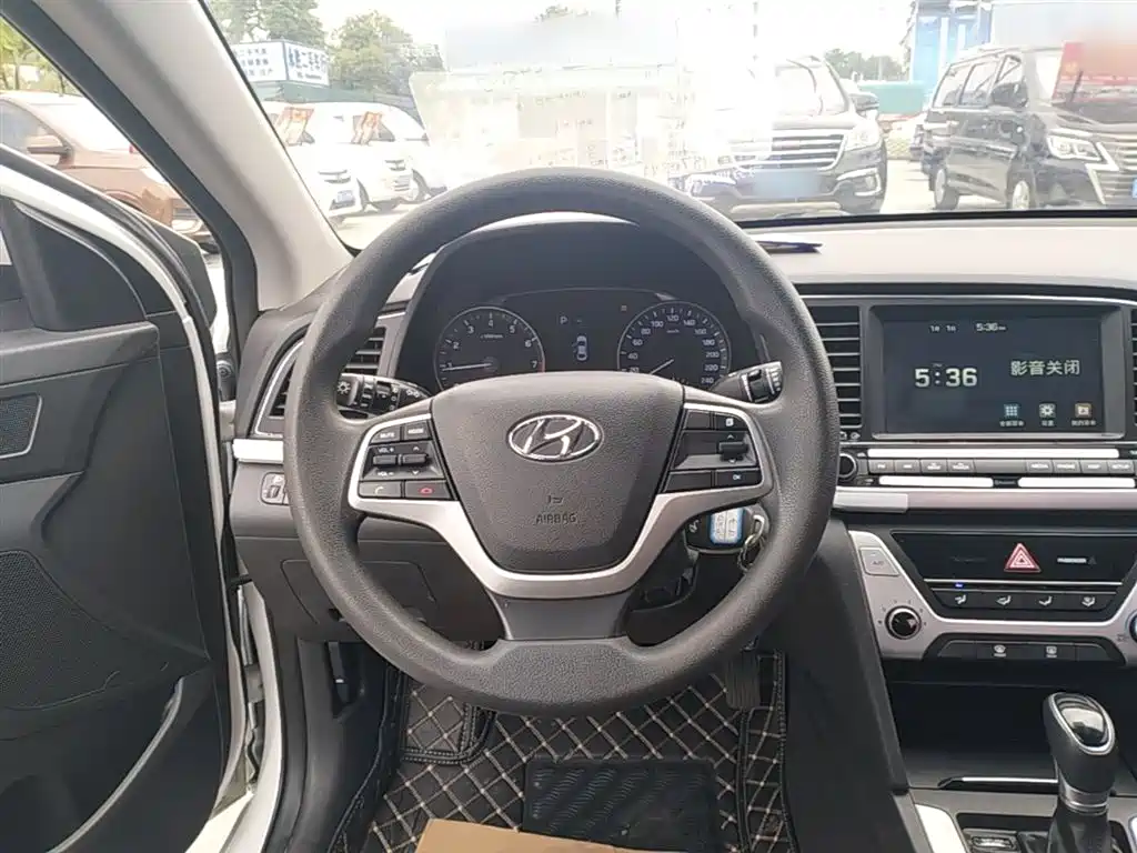 Hyundai Elantra — фото 11
