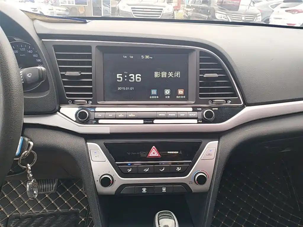 Hyundai Elantra — фото 13