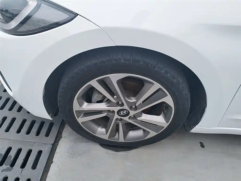 Hyundai Elantra — фото 23