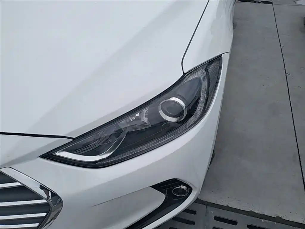 Hyundai Elantra — фото 24