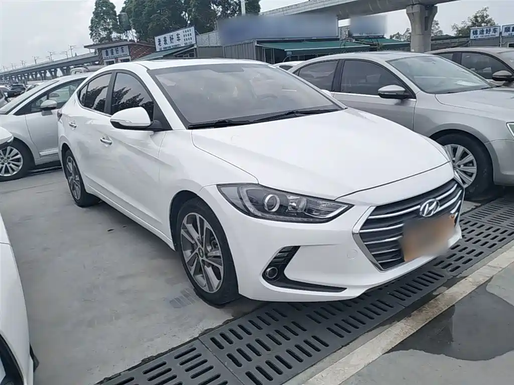 Hyundai Elantra — фото 4