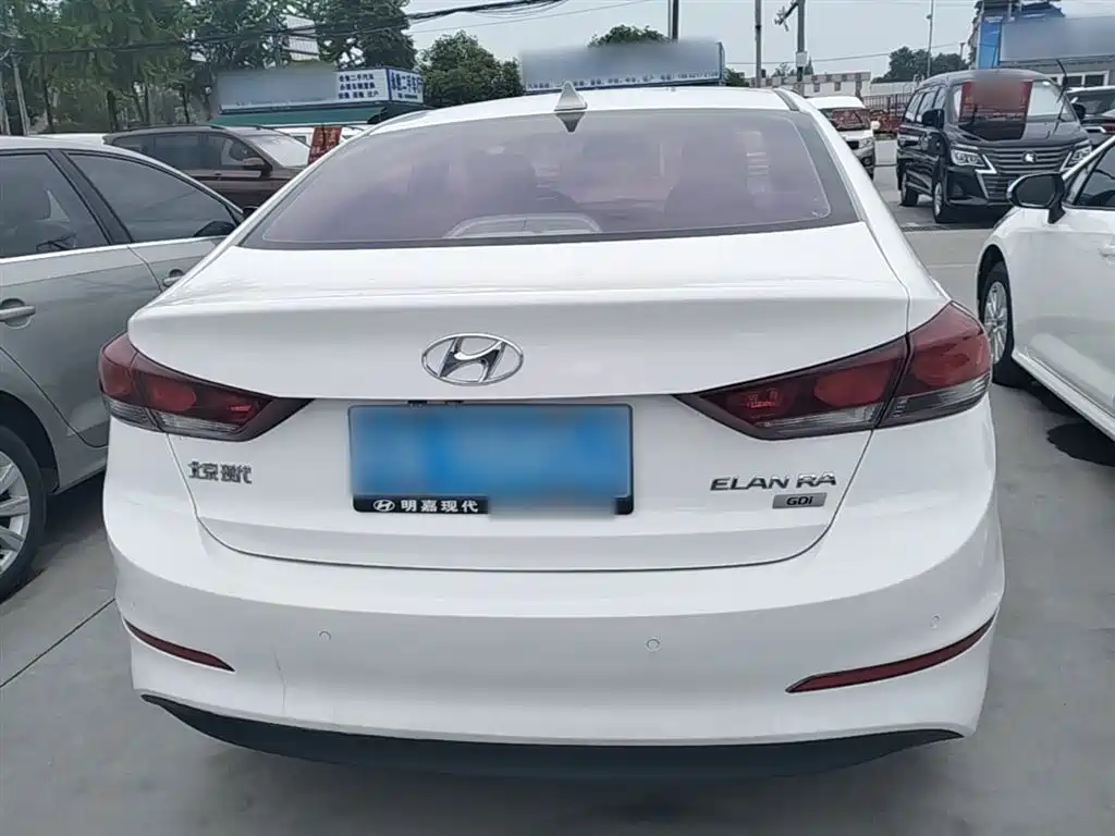 Hyundai Elantra — фото 6