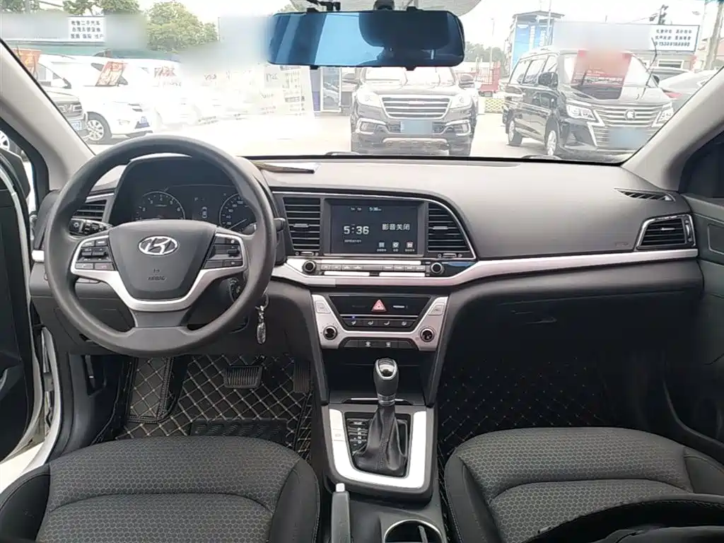 Hyundai Elantra — фото 10