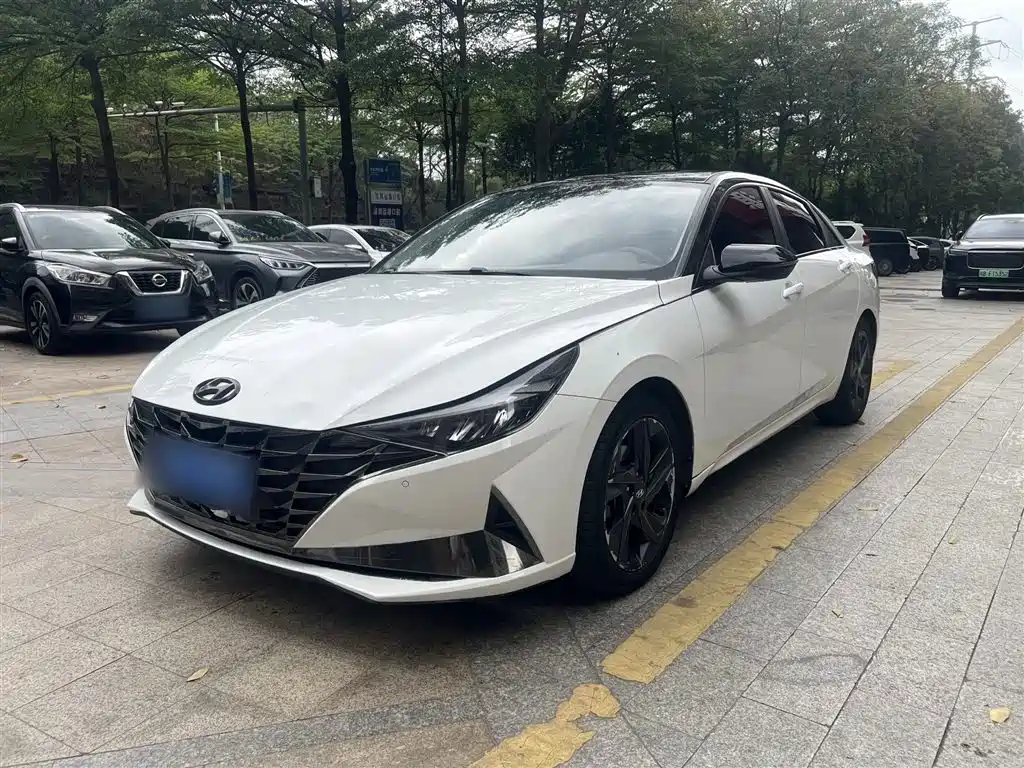 Hyundai Elantra — фото 2