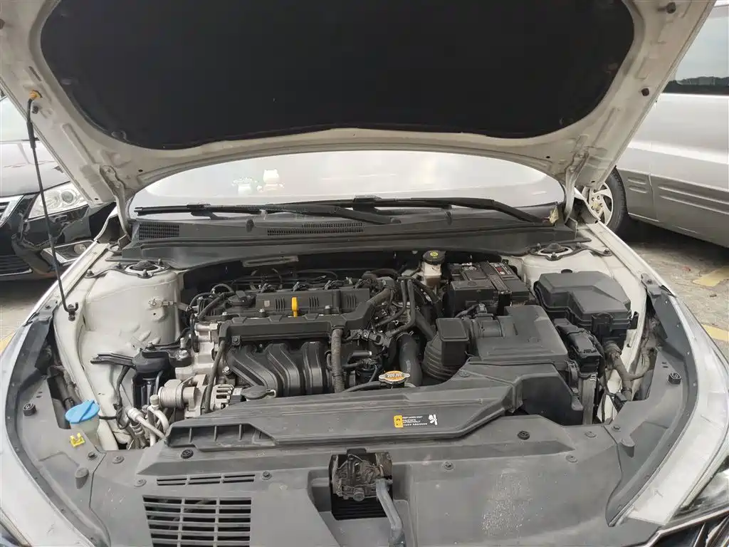 Hyundai Elantra — фото 13
