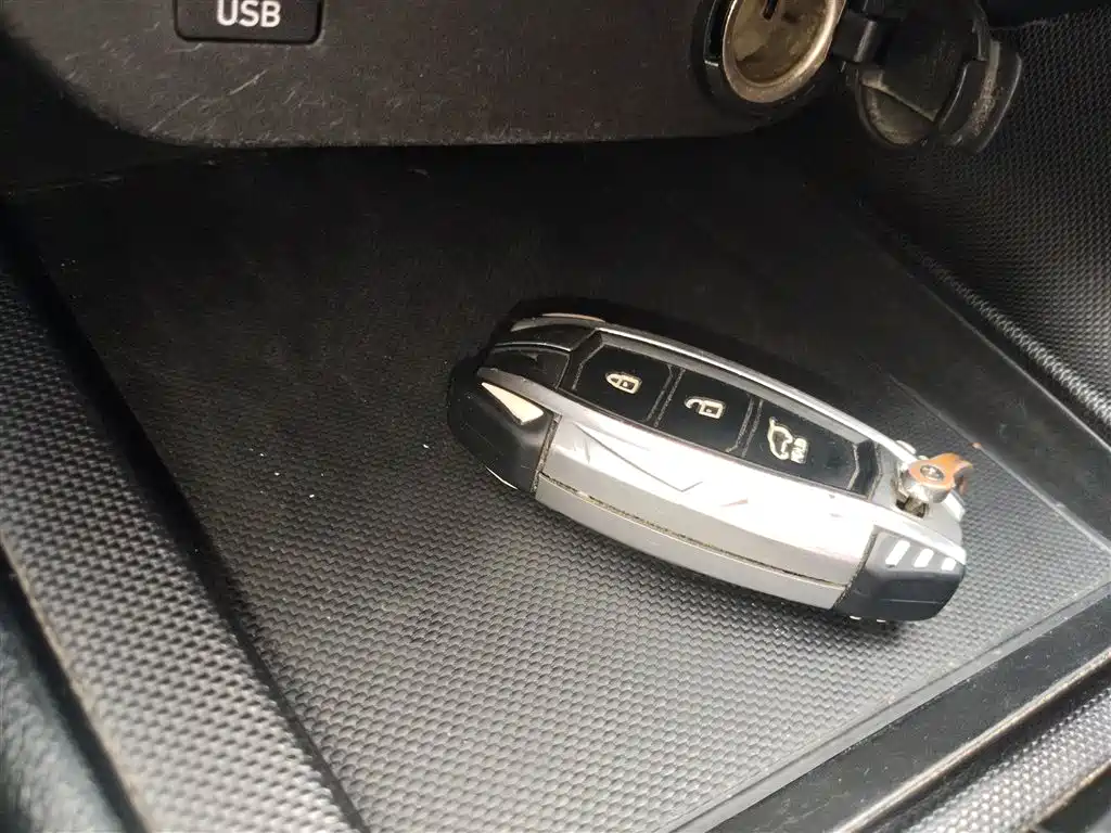 Hyundai Elantra — фото 14