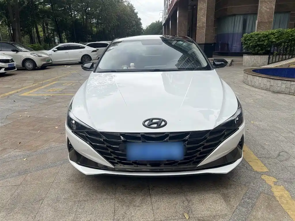 Hyundai Elantra — фото 22