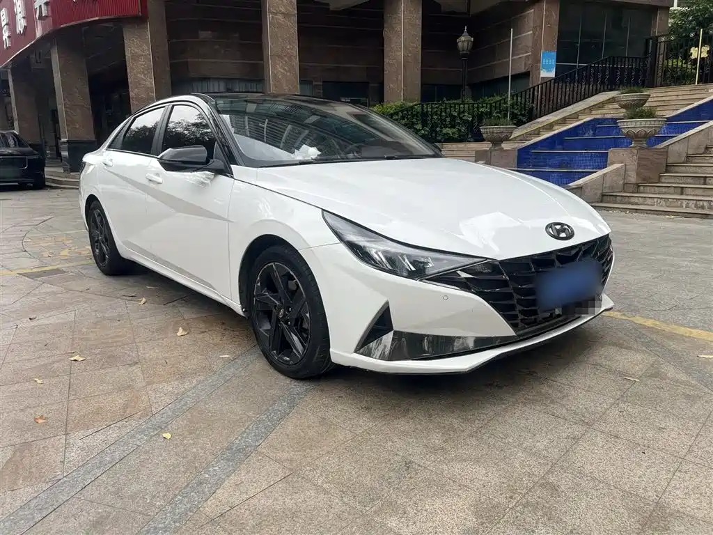 Hyundai Elantra — фото 23