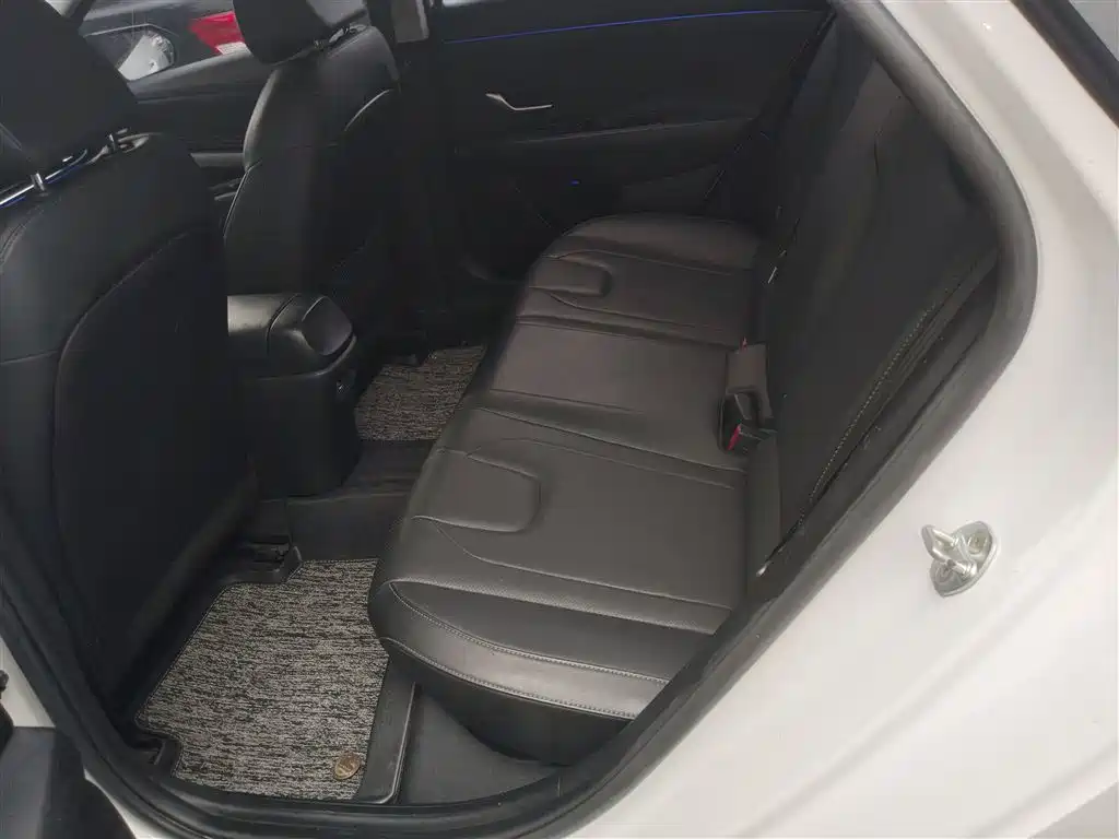 Hyundai Elantra — фото 10