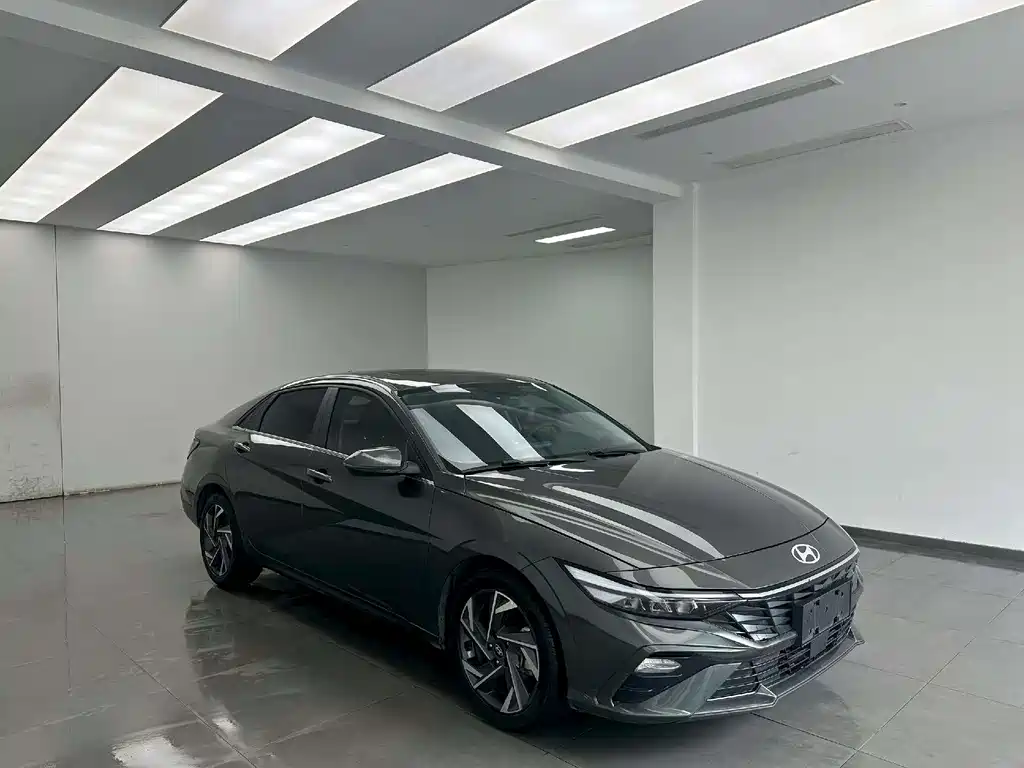 Hyundai Elantra — фото 3
