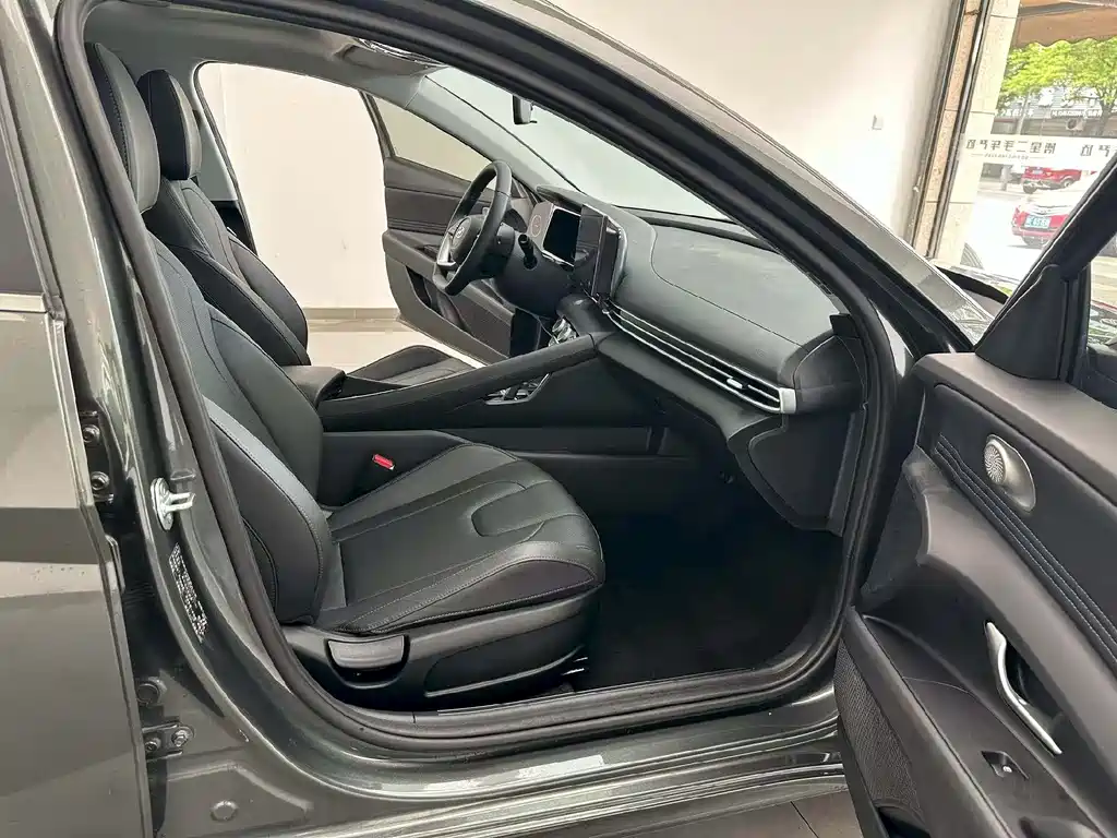 Hyundai Elantra — фото 4