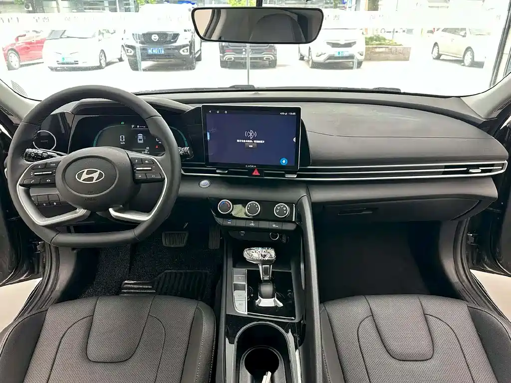 Hyundai Elantra — фото 5