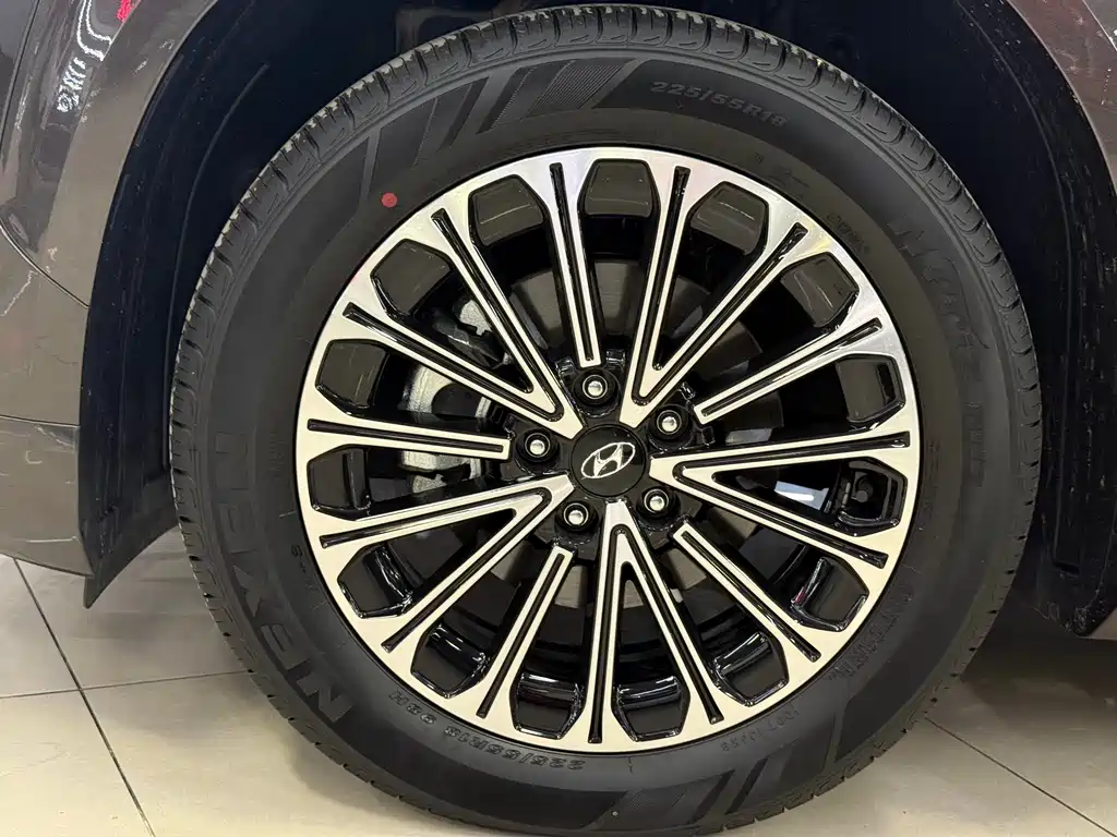 Hyundai Custo — фото 19