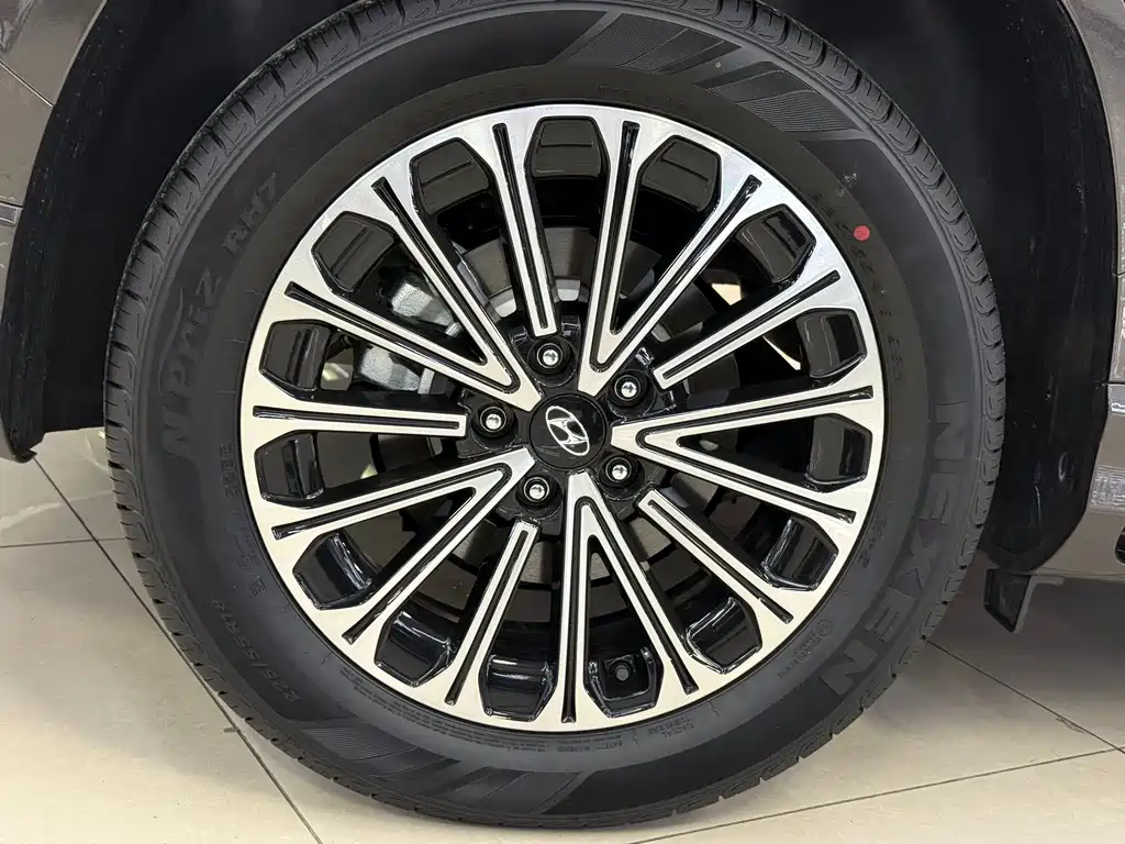 Hyundai Custo — фото 21