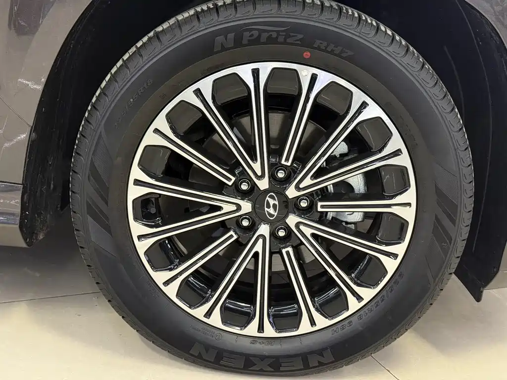 Hyundai Custo — фото 22