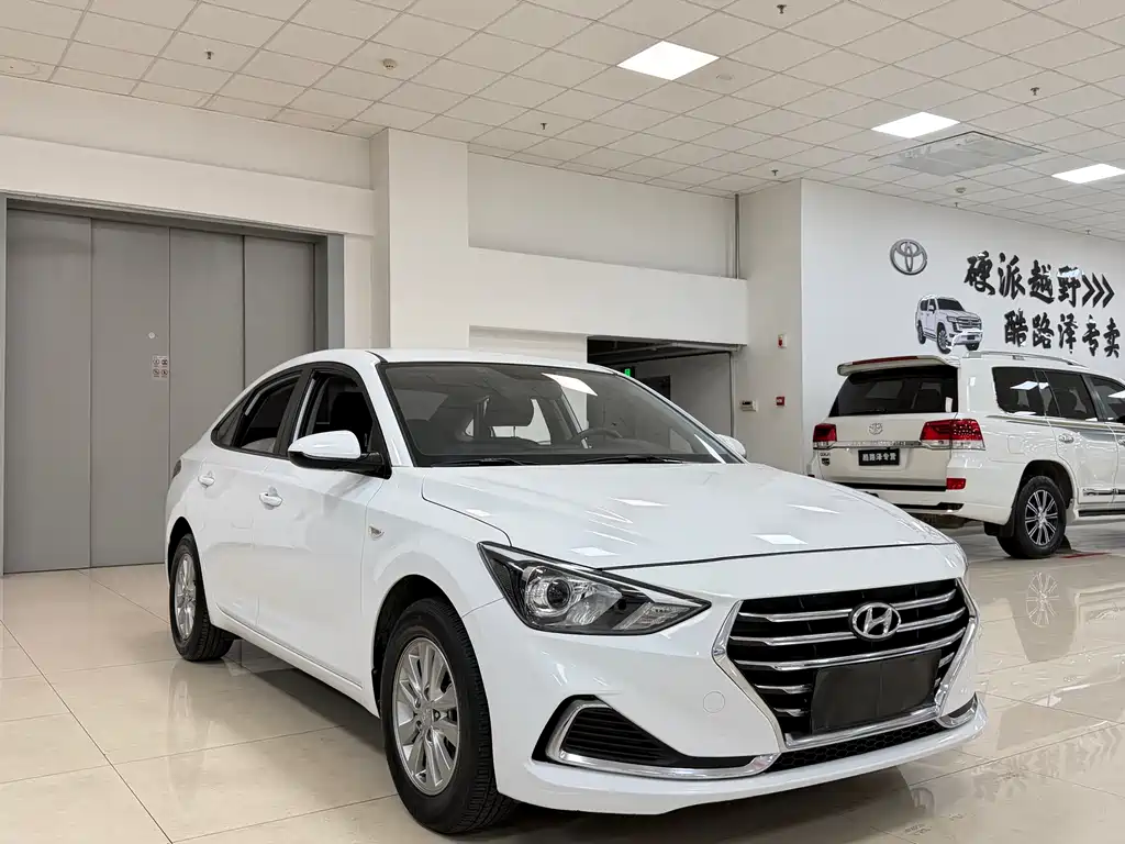 Hyundai Elantra — фото 3