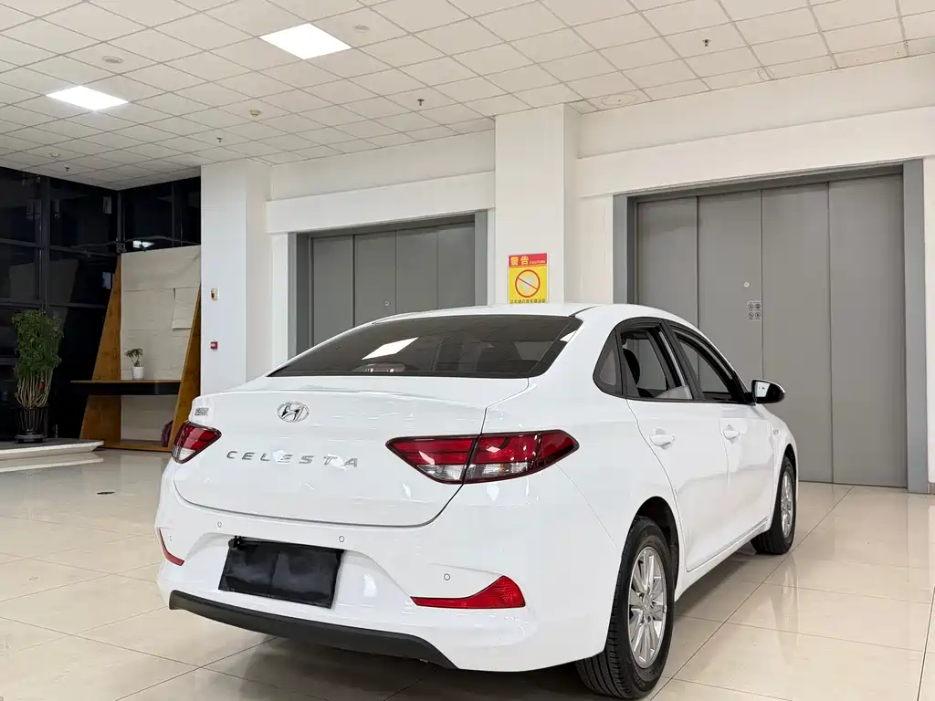 Hyundai Elantra — фото 5