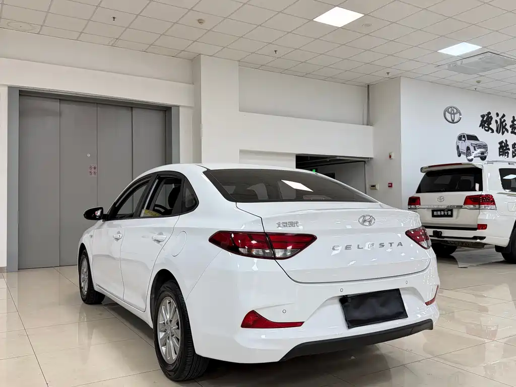 Hyundai Elantra — фото 6