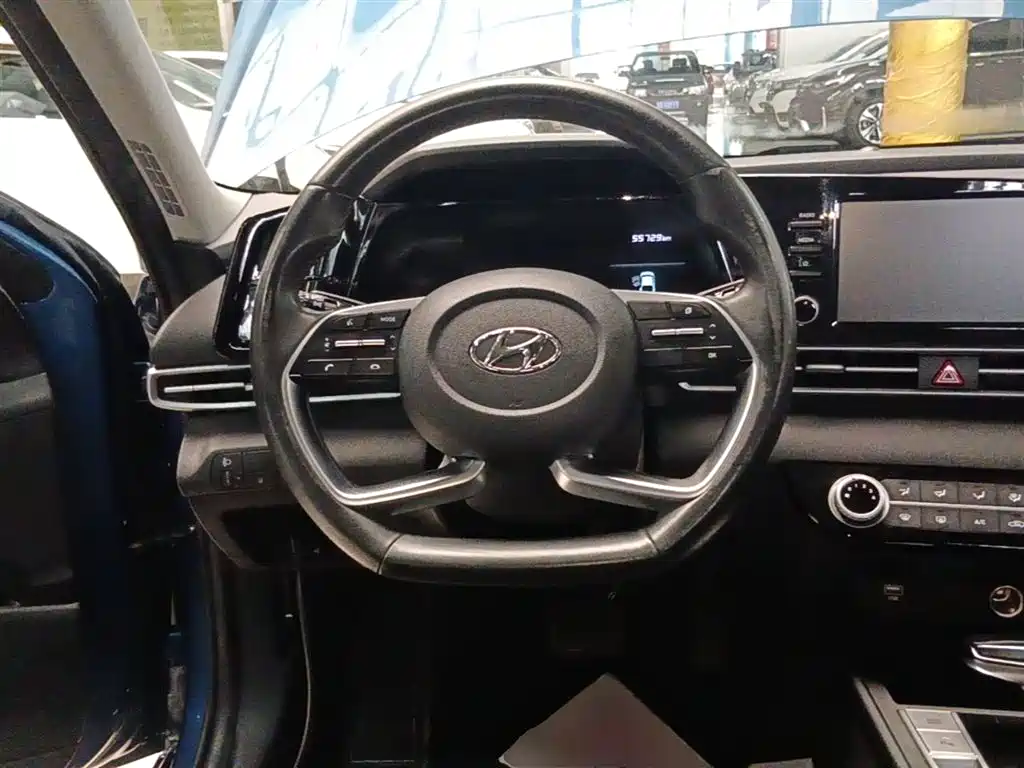 Hyundai Elantra — фото 11