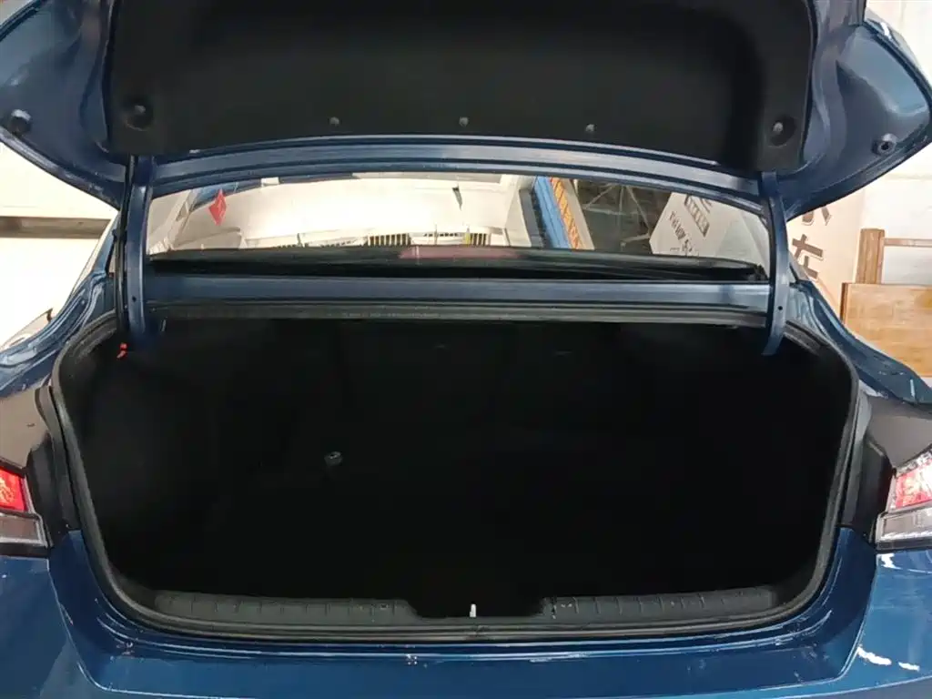 Hyundai Elantra — фото 19