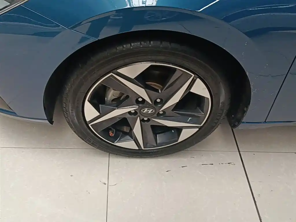 Hyundai Elantra — фото 23