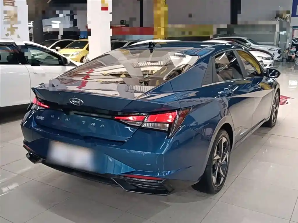 Hyundai Elantra — фото 7