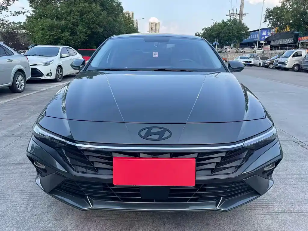 Hyundai Elantra — фото 2