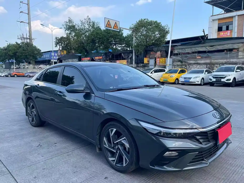 Hyundai Elantra — фото 3