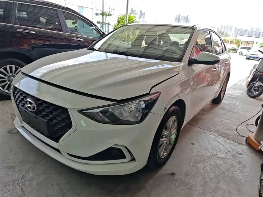 Hyundai Elantra — фото 2