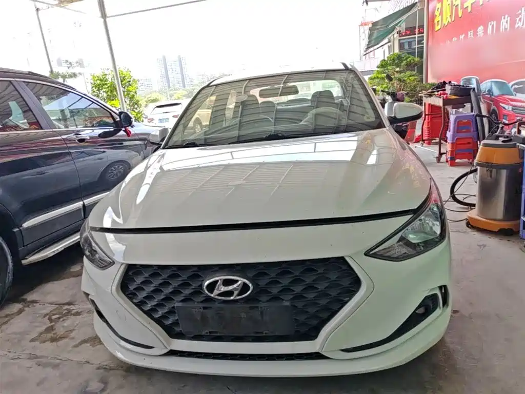 Hyundai Elantra — фото 3