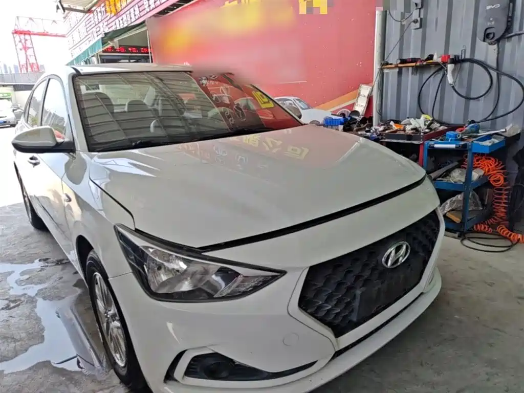 Hyundai Elantra — фото 4