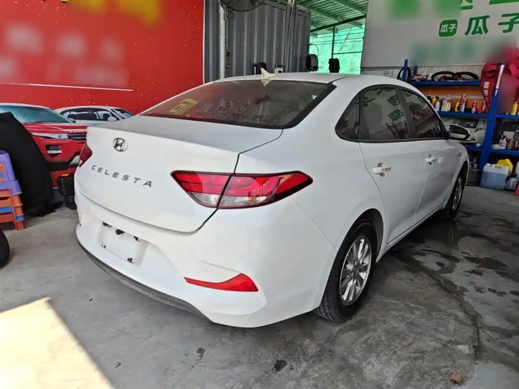 Hyundai Elantra — фото 7
