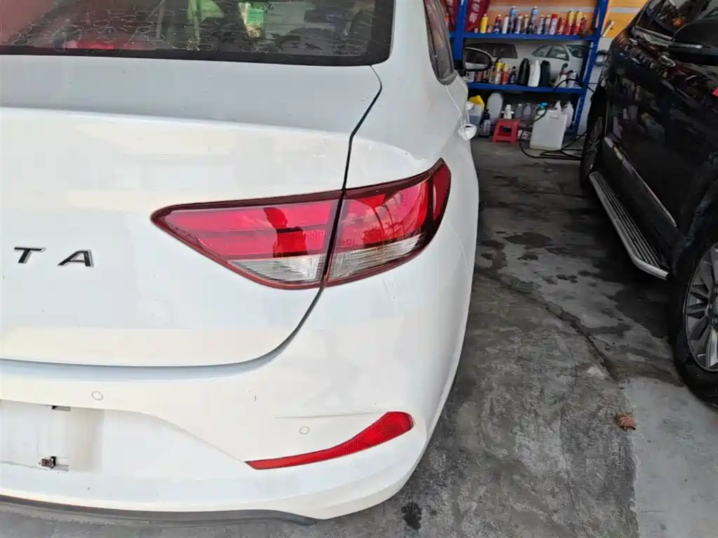 Hyundai Elantra — фото 8