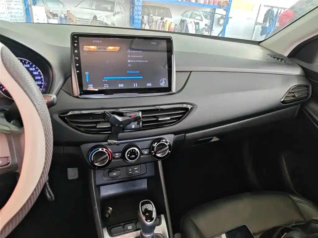 Hyundai Elantra — фото 10