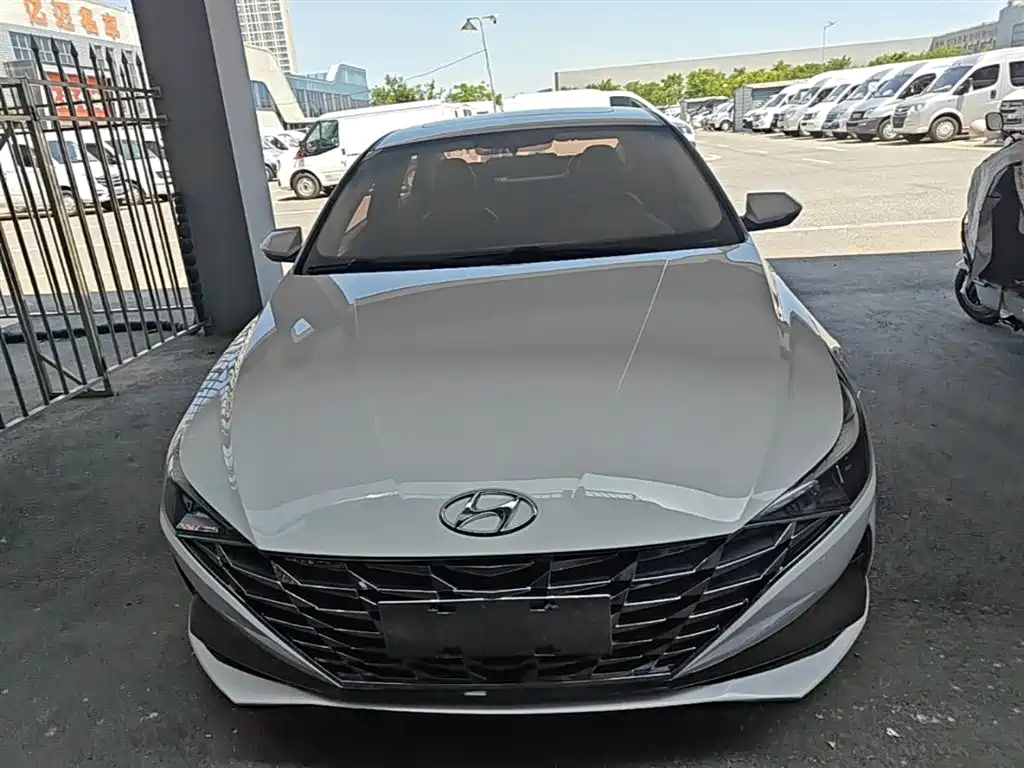 Hyundai Elantra — фото 3