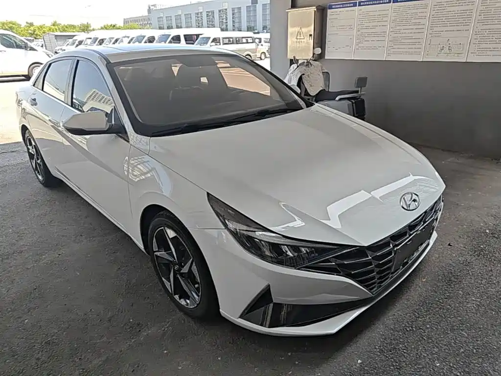Hyundai Elantra — фото 4