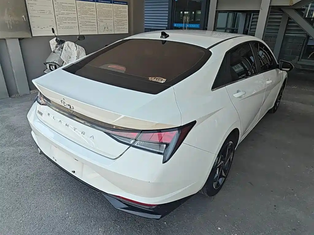 Hyundai Elantra — фото 7