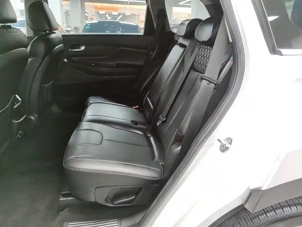 Hyundai Santa Fe — фото 17