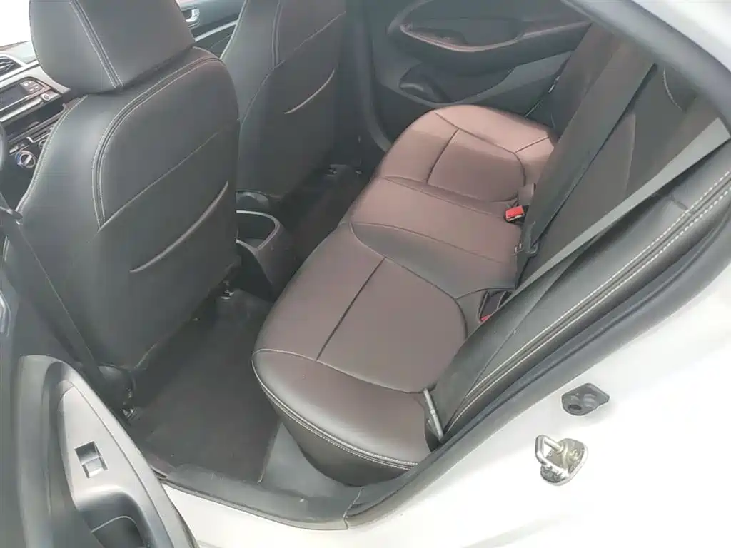 Hyundai Verna — фото 17