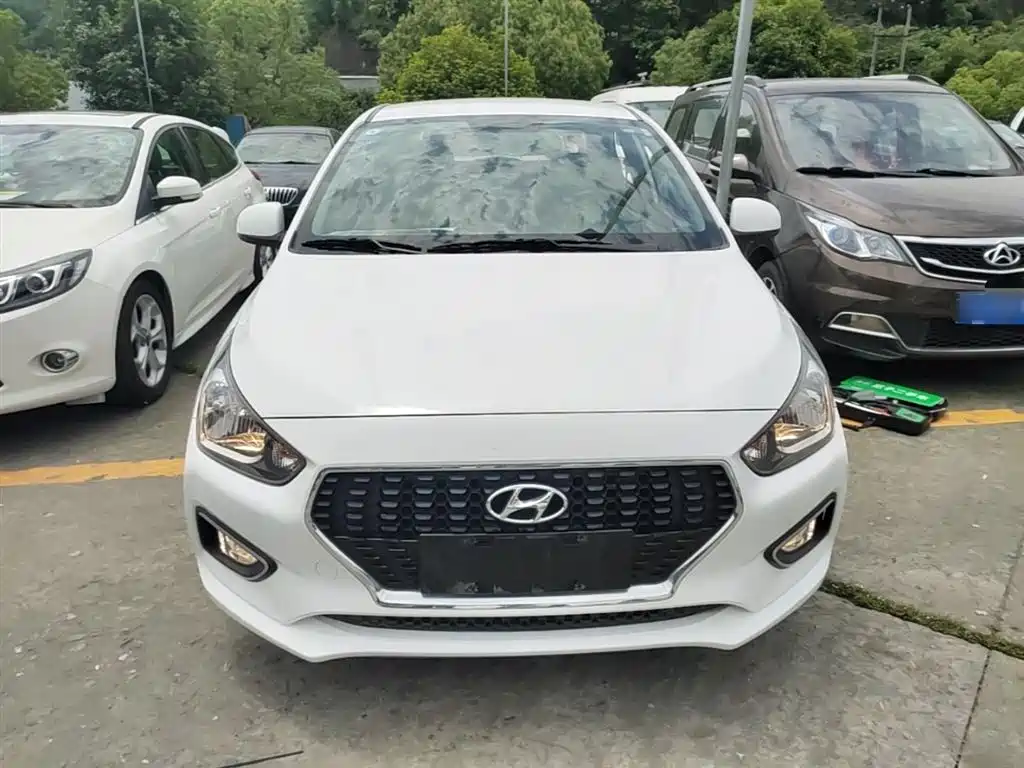 Hyundai Verna — фото 3