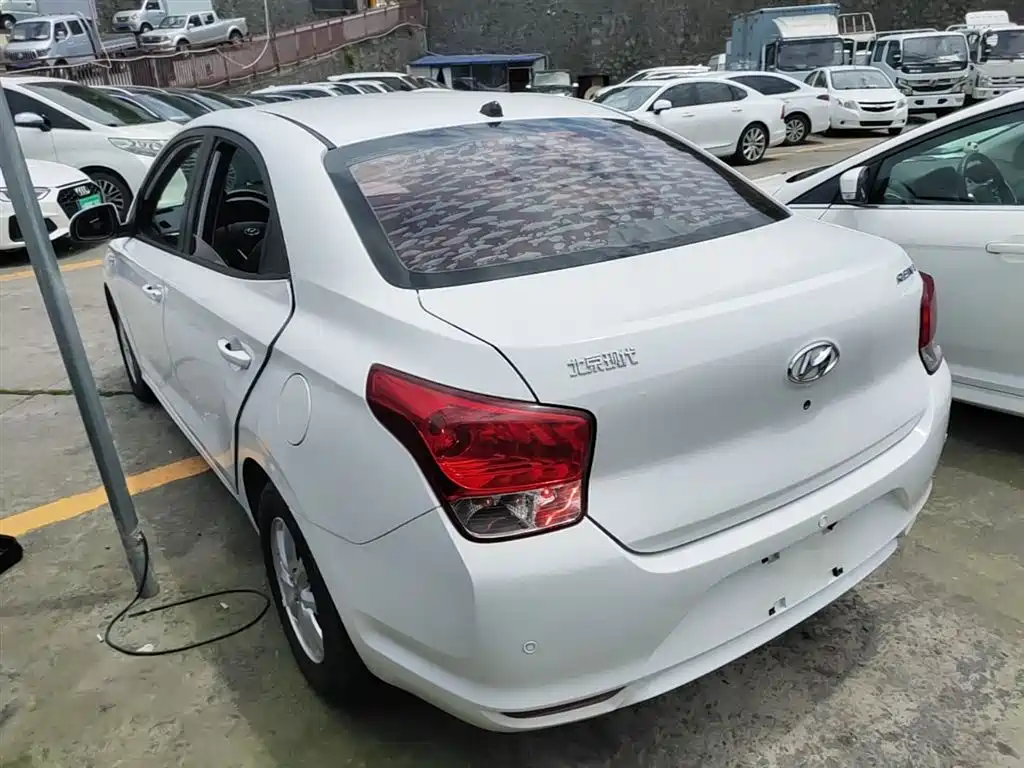 Hyundai Verna — фото 5