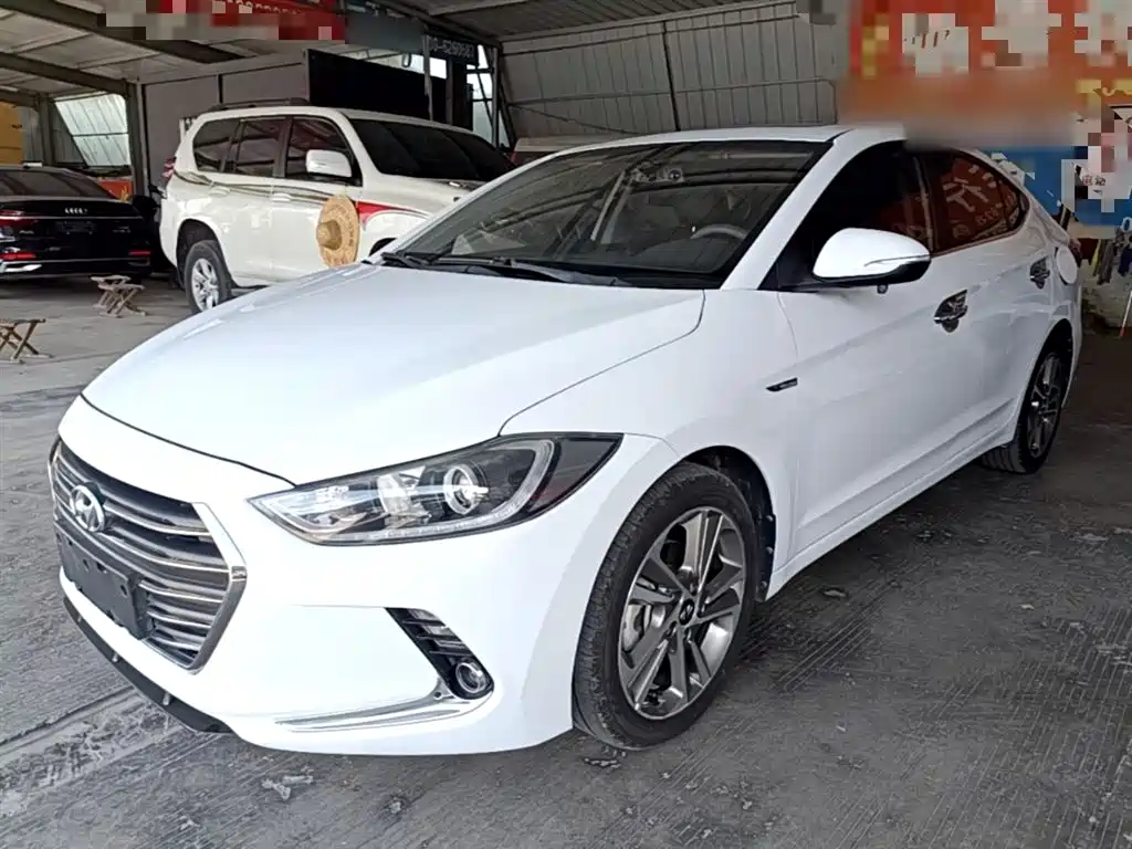 Hyundai Elantra — фото 2