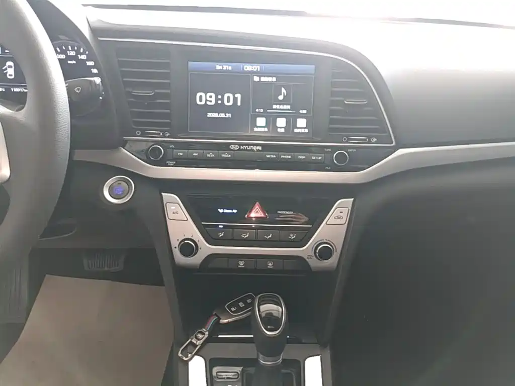 Hyundai Elantra — фото 13