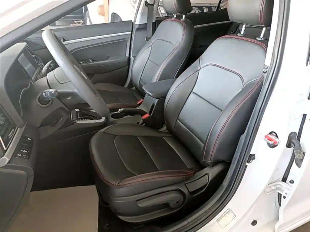Hyundai Elantra — фото 15