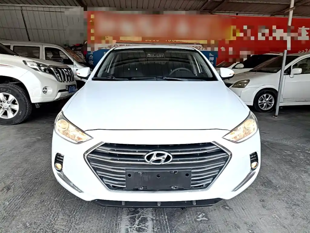 Hyundai Elantra — фото 3