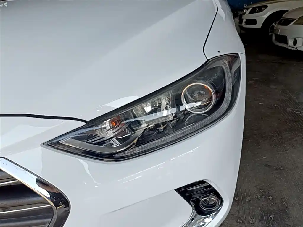 Hyundai Elantra — фото 24