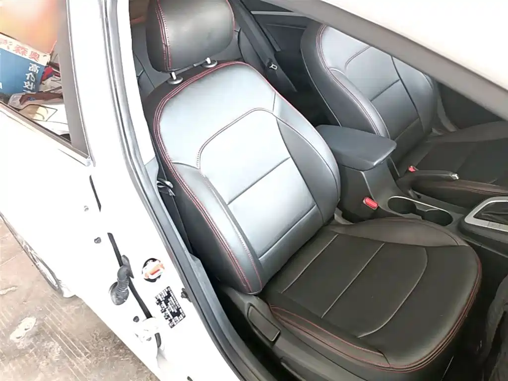 Hyundai Elantra — фото 25