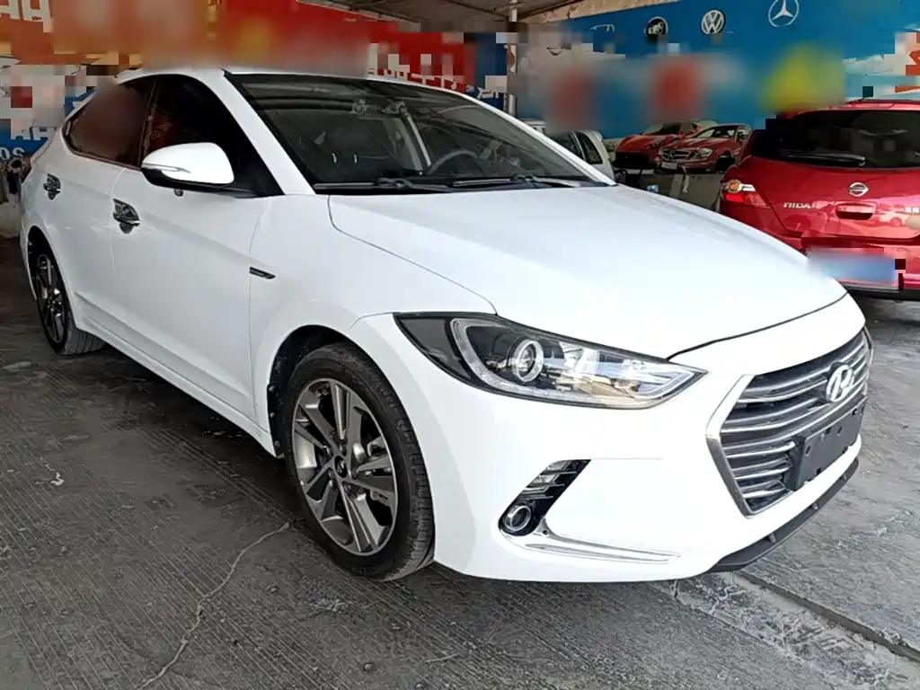 Hyundai Elantra — фото 4